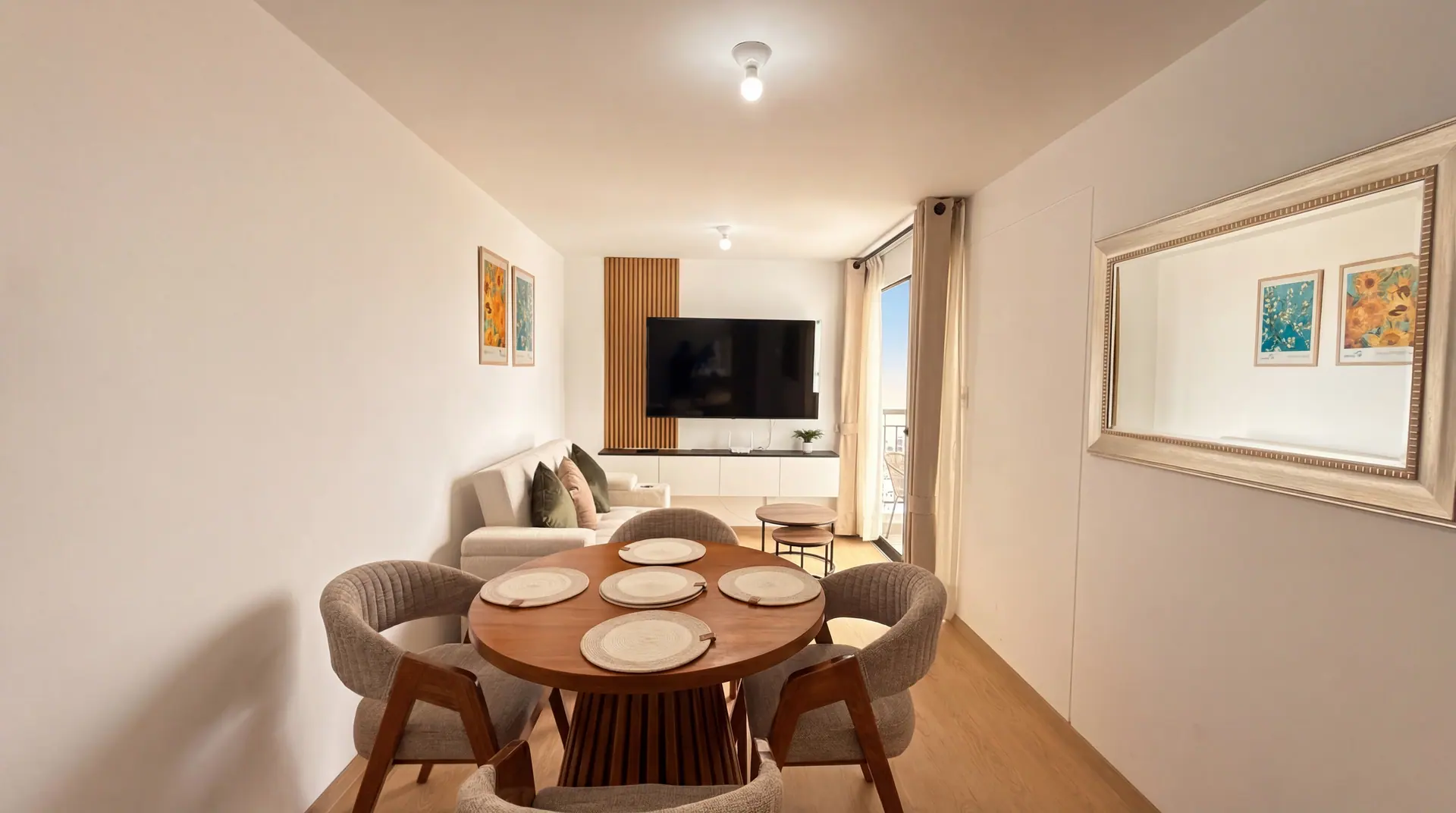Sala comedor de un departamento de inversión administrado por Maison Nova para una propietaria en el extranjero